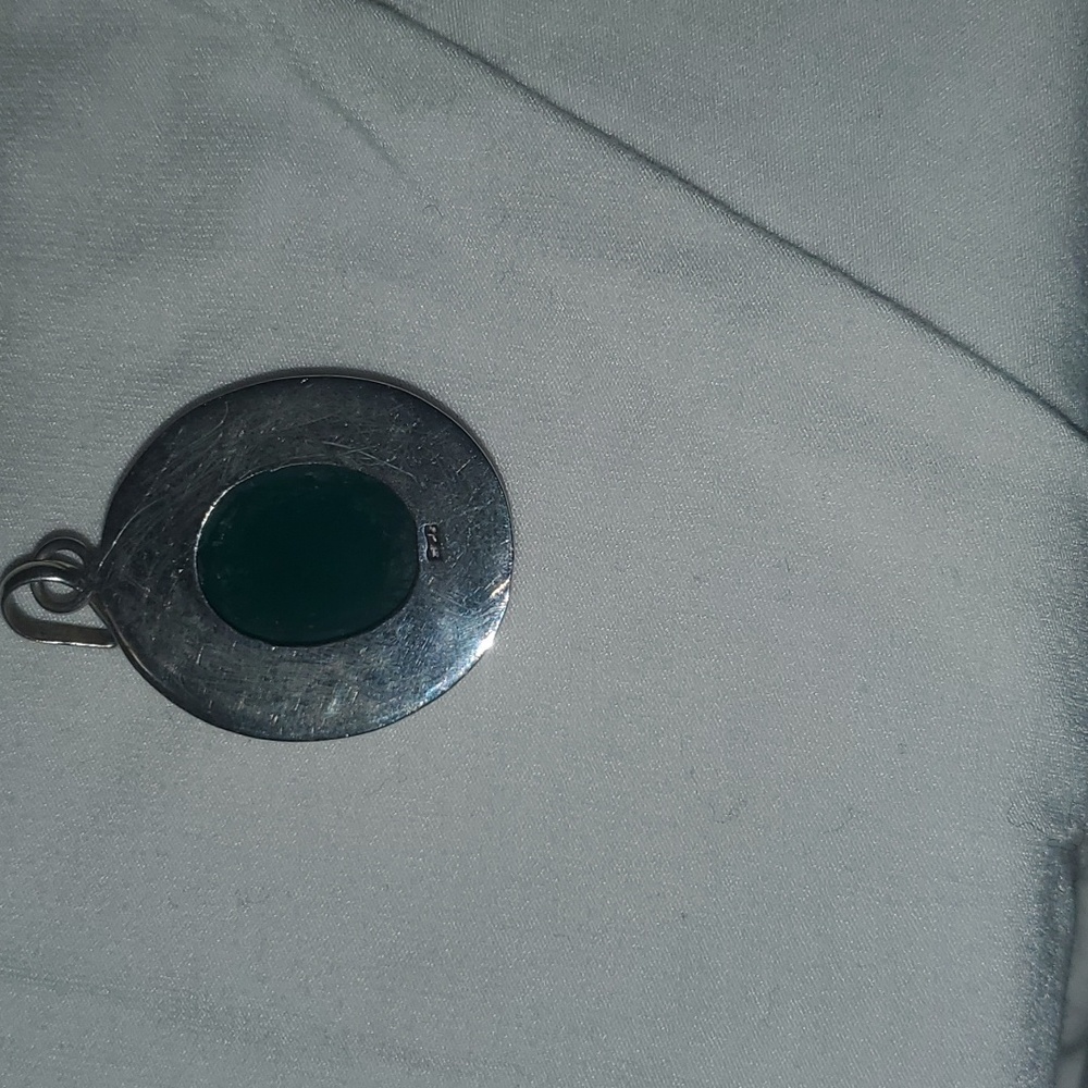 Pendent - Picture 2 of 3